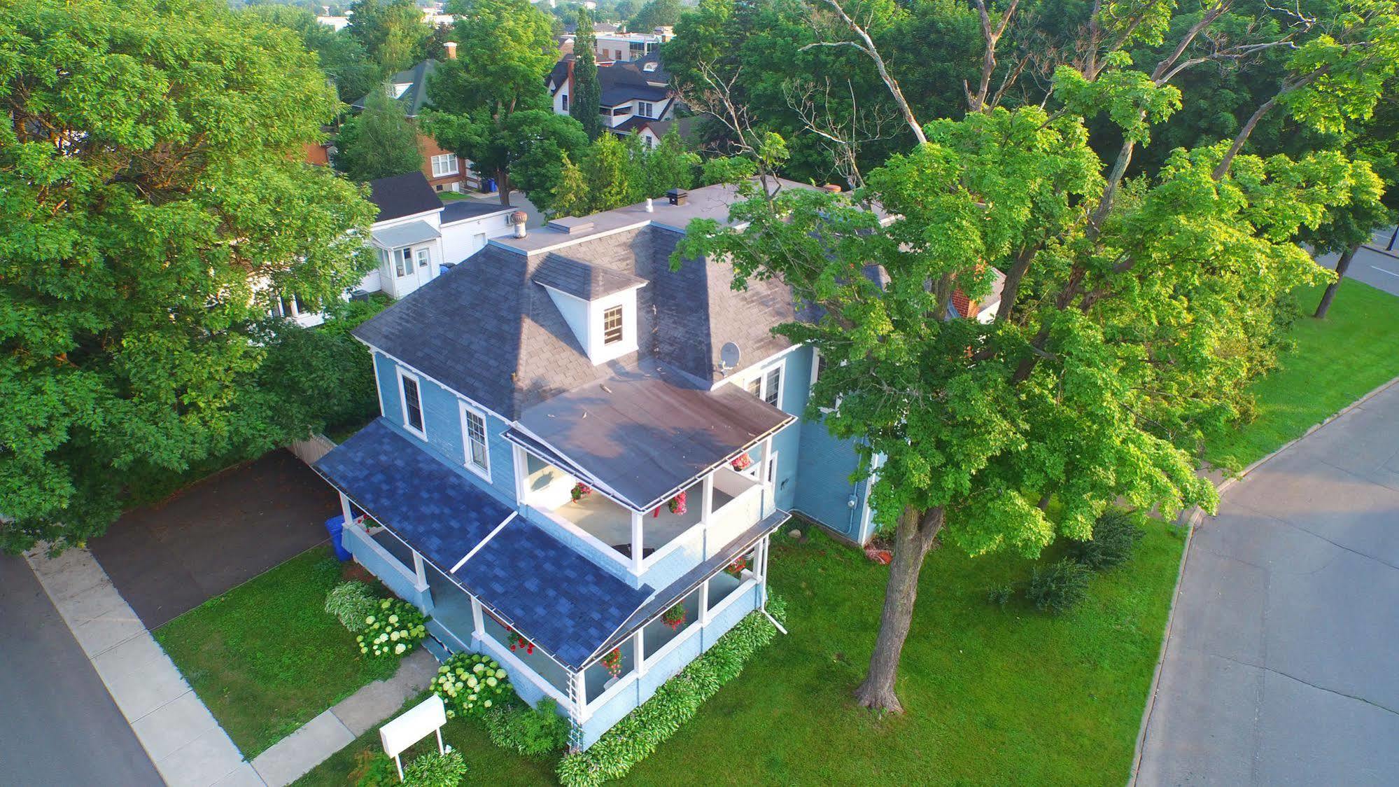 La Maison Collins B&B Granby Exterior photo